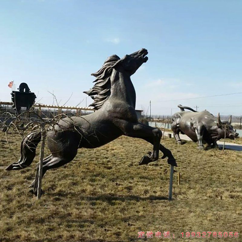 奔腾的马，公园景观雕塑